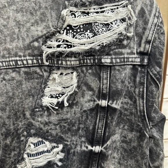 LOVE this jacket so many cool details - Picture 8 of 10